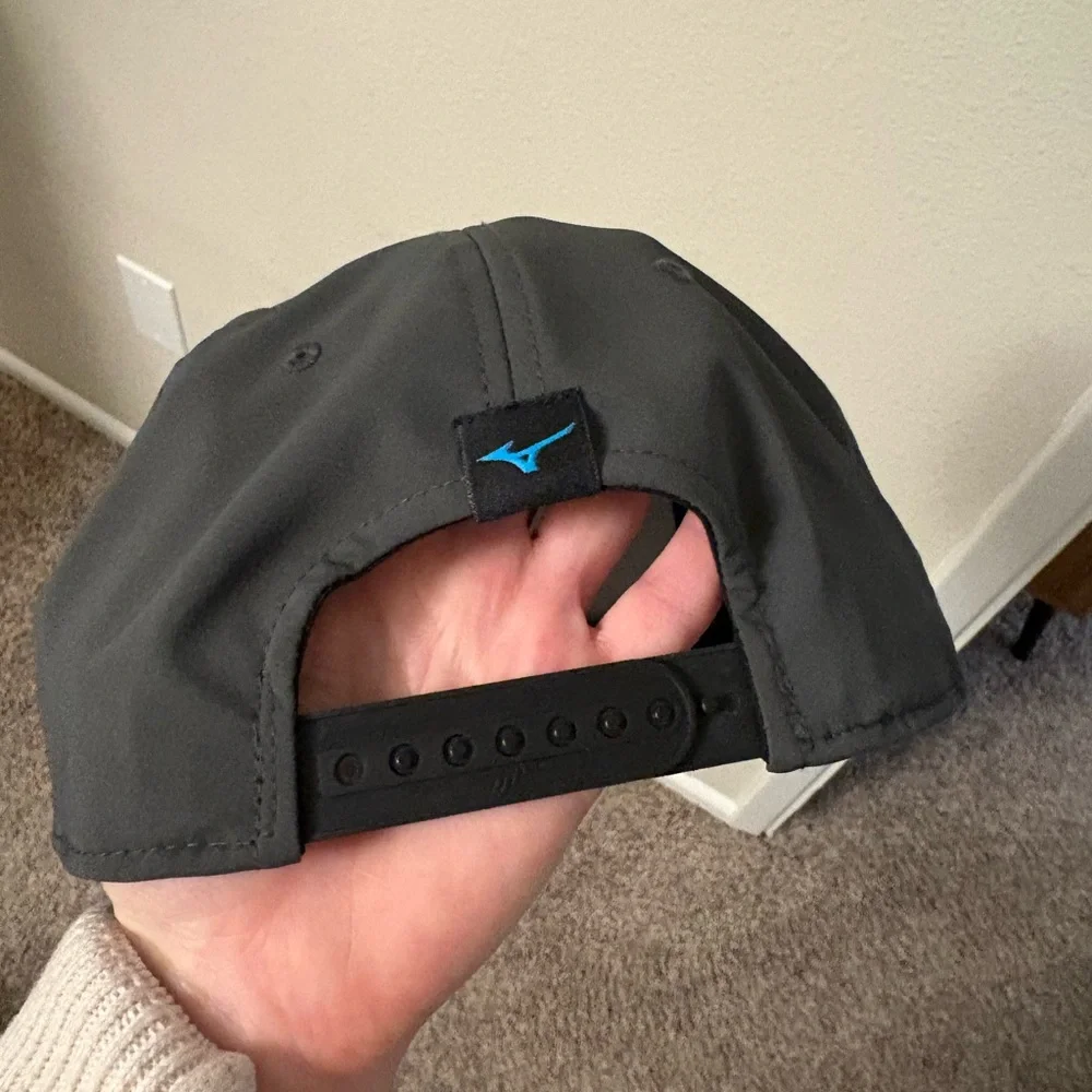 Grey Mizuno Cap - Picture 2 of 3